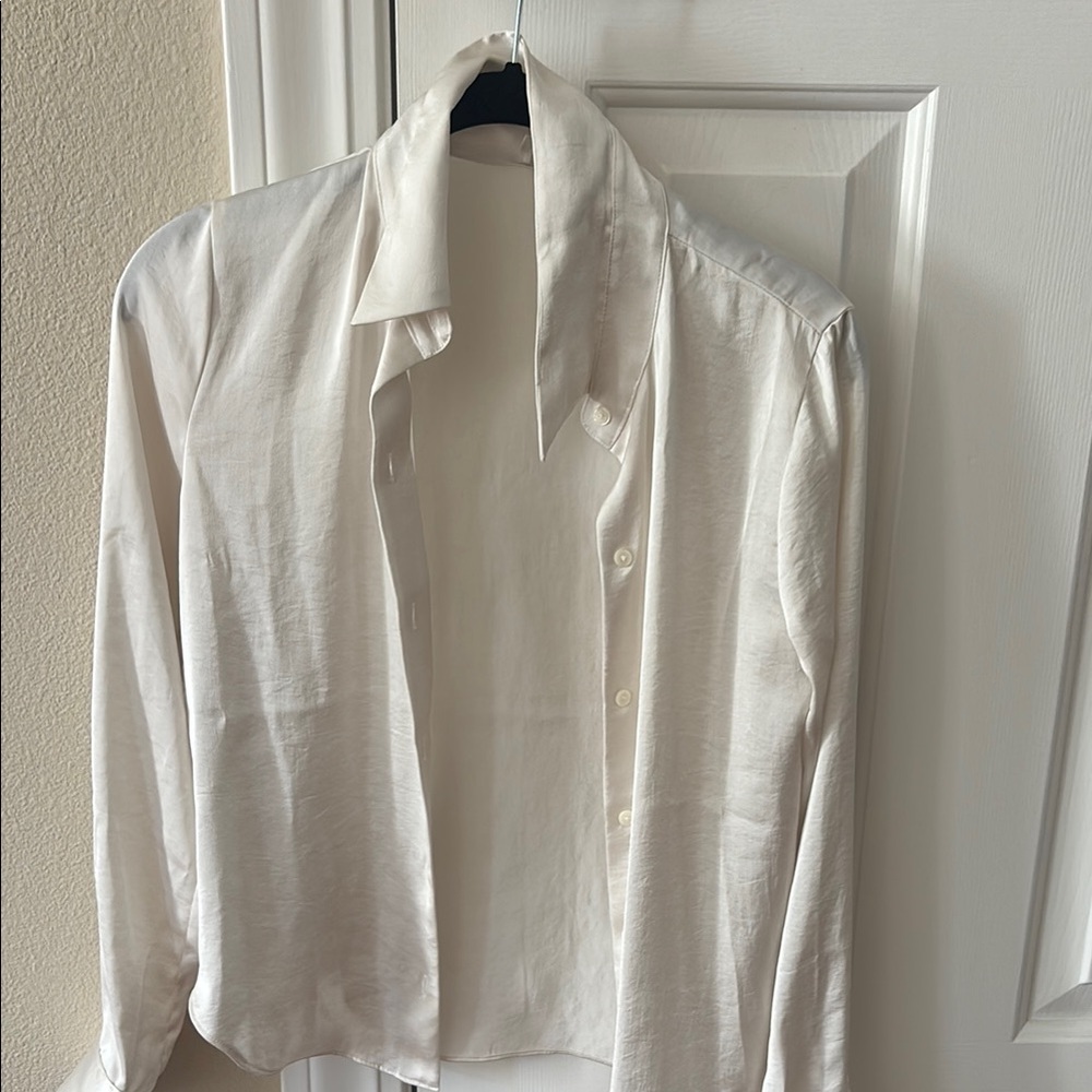 Women’s Aritzia Satin Shirt
